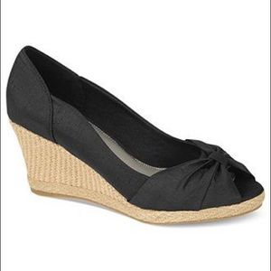 LifeStride Rhonda Peep-Toe Wedge Ruching Details 7